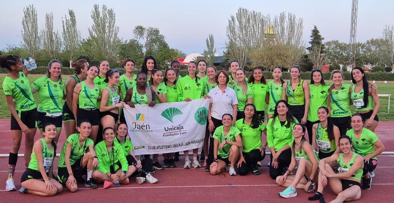 Equipo femenino del Unicaja Jaén Paraíso Interior de atletismo.