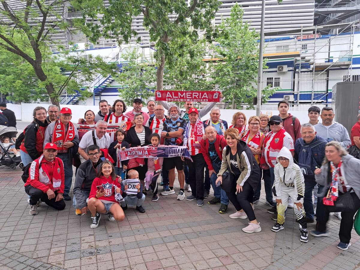 Unos mil corazones del Almería en Madrid