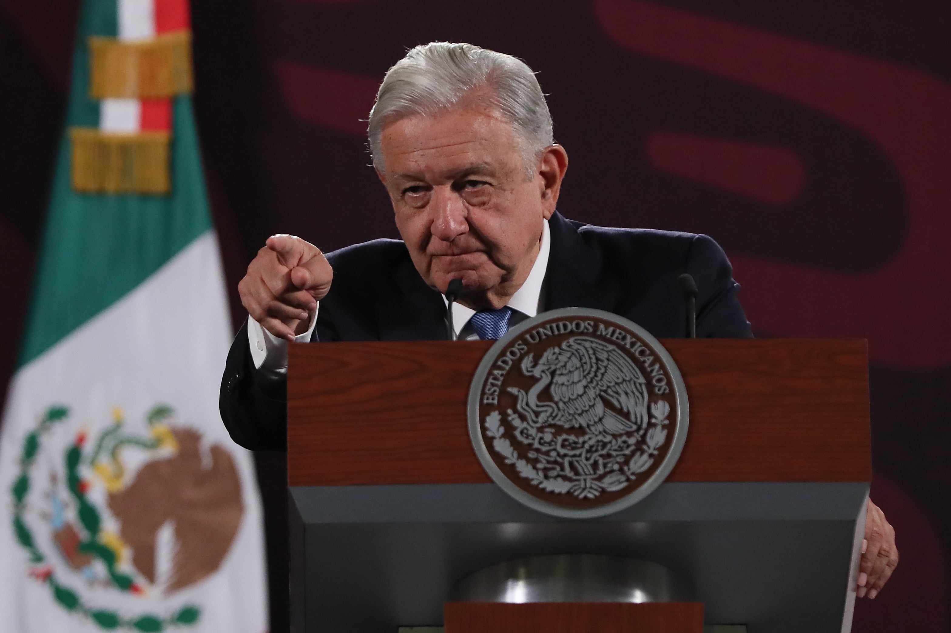 El presidente de México, Andrés Manuel López Obrador, habla durante su rueda de prensa matutina este martes, en Palacio Nacional en Ciudad de México (México).