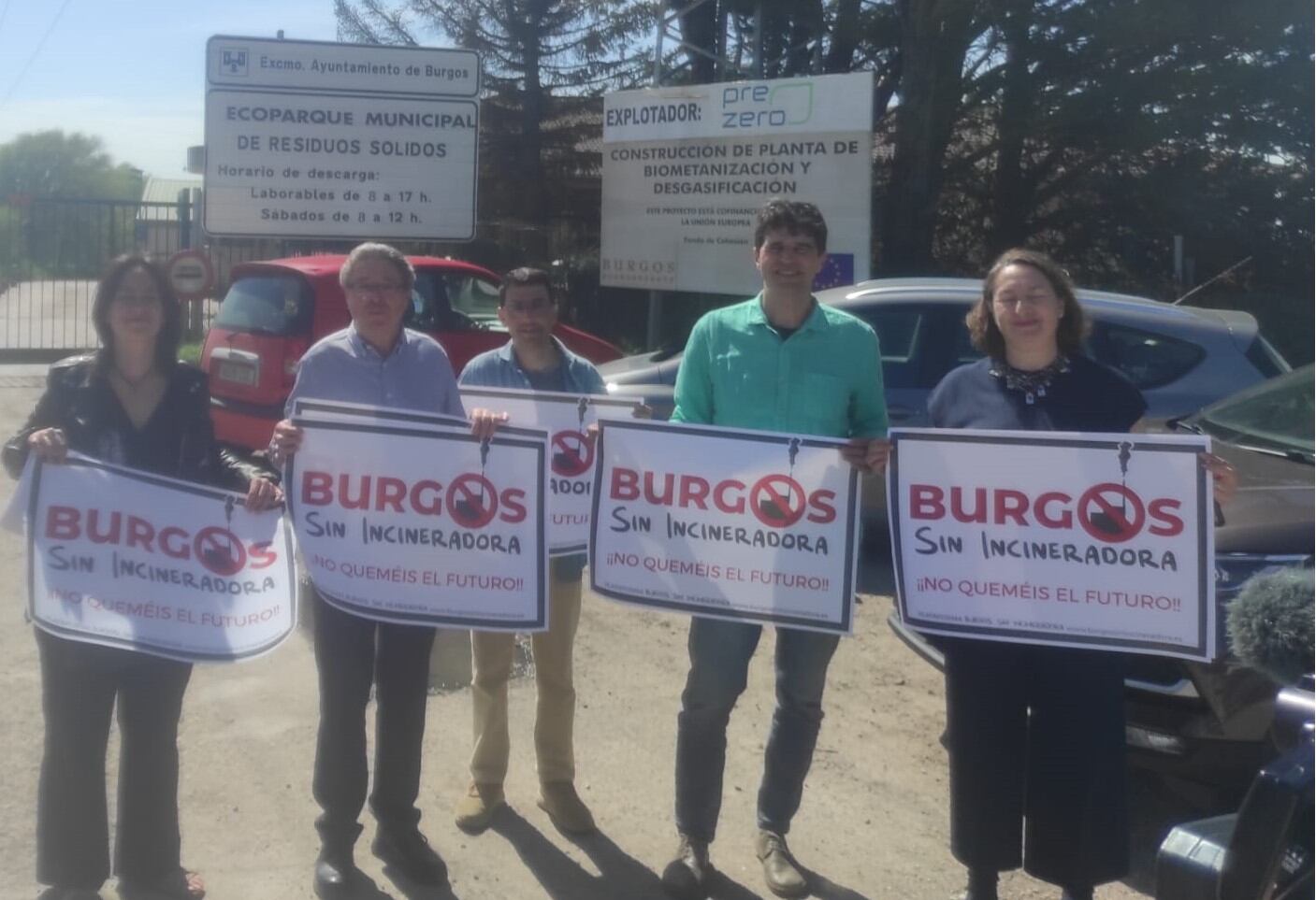 Representantes de los colectivos contra la instalación de una incineradora en el Centro de Tratamiento de Residuos de Cortes. / Foto: Radio Castilla