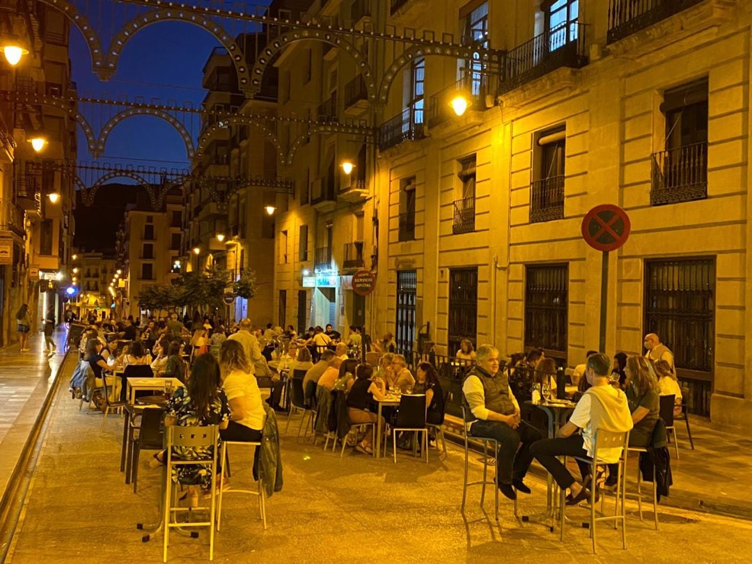 La calle San Lorenzo en el primer fin de semana de peatonalización en la desescalada