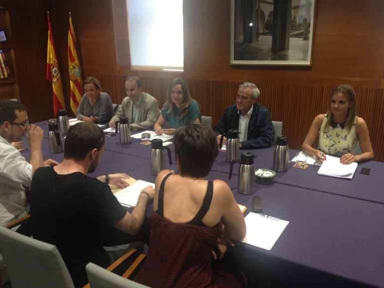 Los negociadores de PSOE y Podemos, en la primera reunion