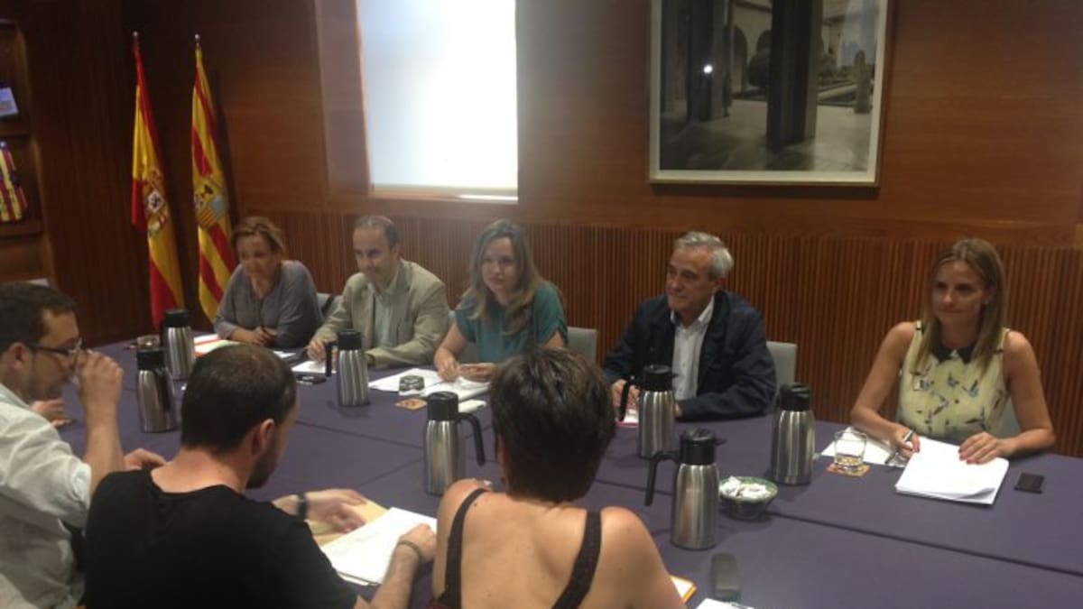 PSOE y Podemos negocian con papeles la investidura del próximo Presidente de Aragón