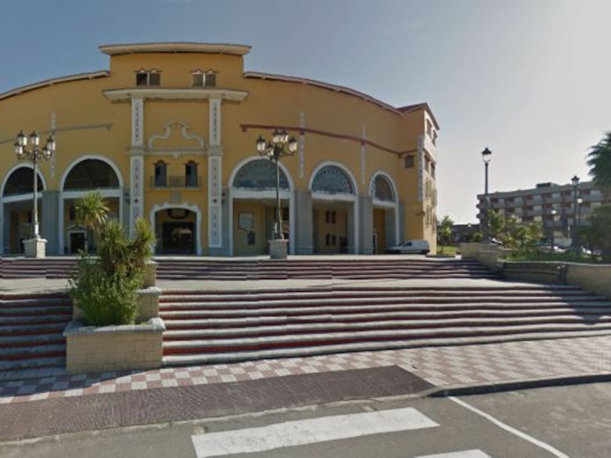 El PSOE anuncia un “no” rotundo a la retirada de la cubierta de la Plaza de Toros de Los Barrios