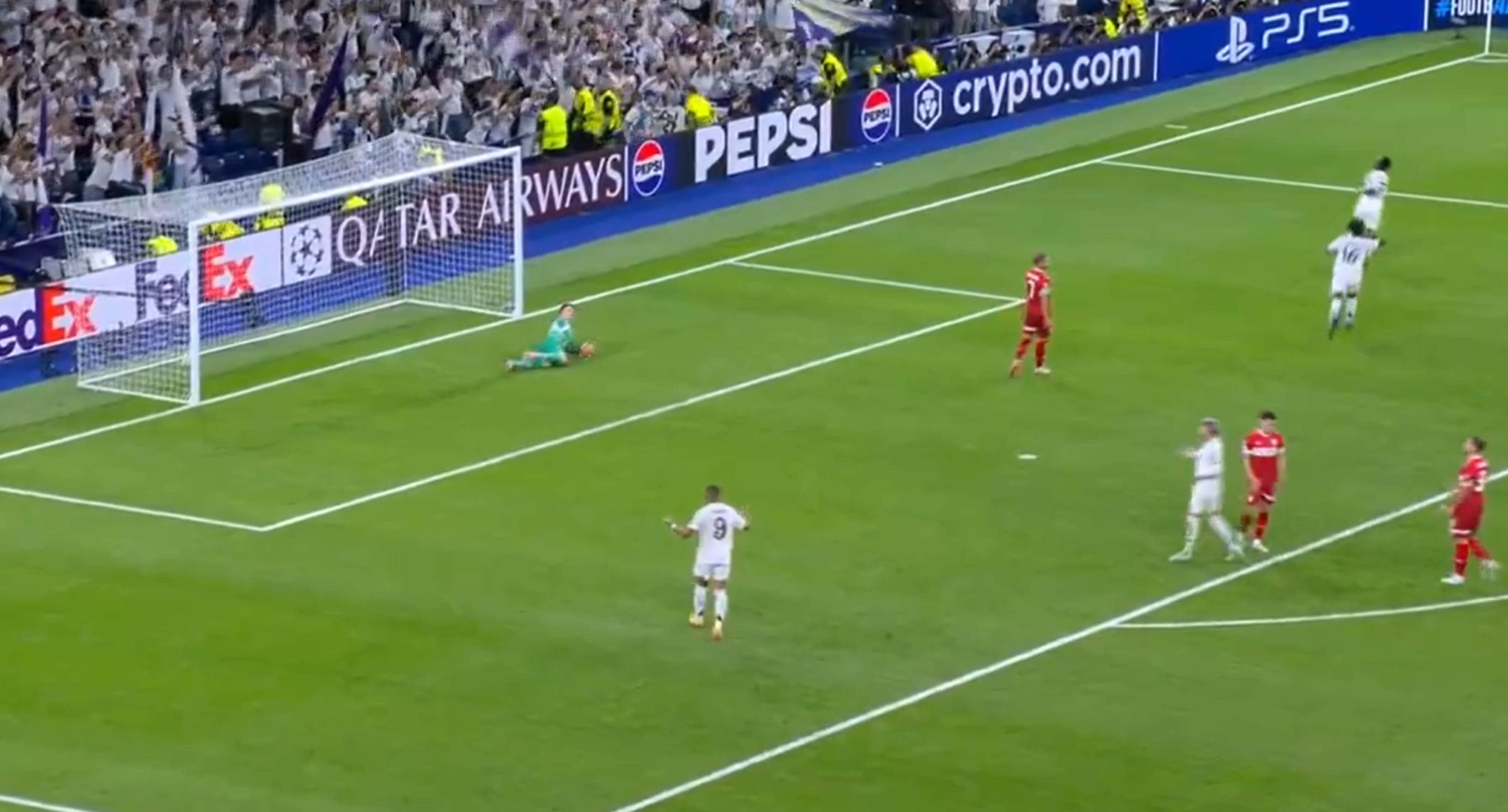 La reacción de Mbappé tras el gol de Endrick.