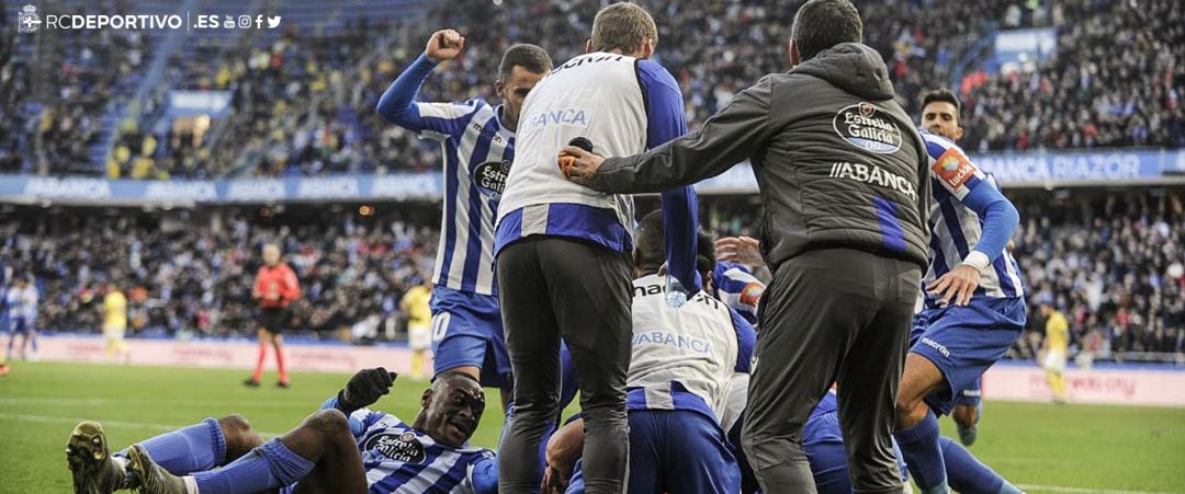 Los blanquiazules celebrando el tanto de Sabin