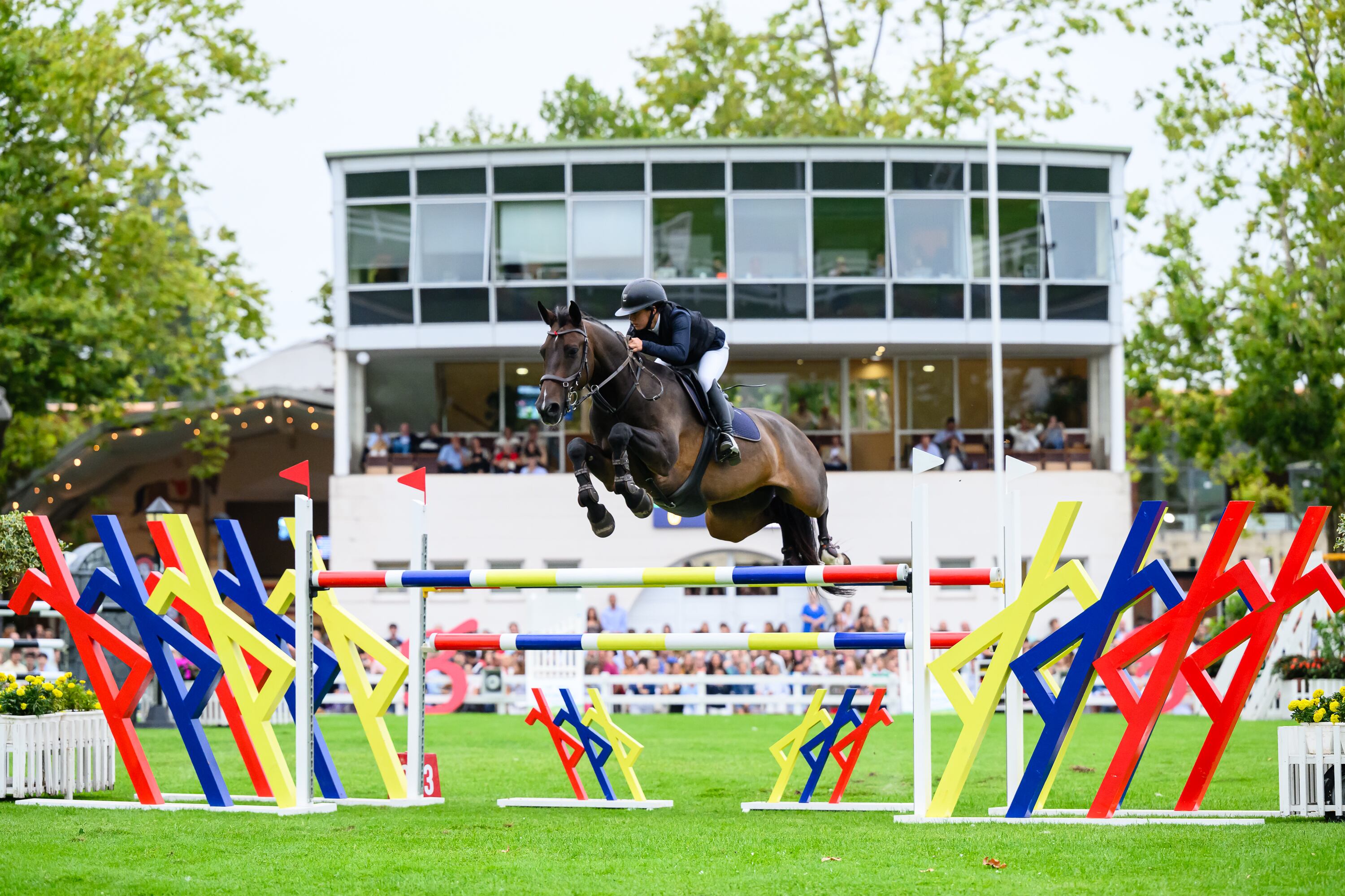 Castora Ortiz, a lomos de Robinson, durante la primera jornada del Concurso Hípico de Gijón.