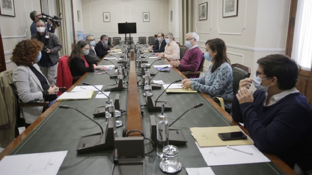 El alcalde de València, Joan Ribó y la vicepresidenta y consellera de Igualdad, Mónica Oltra, con sus respectivos equipos se reunen para hablar de servicios sociales en València