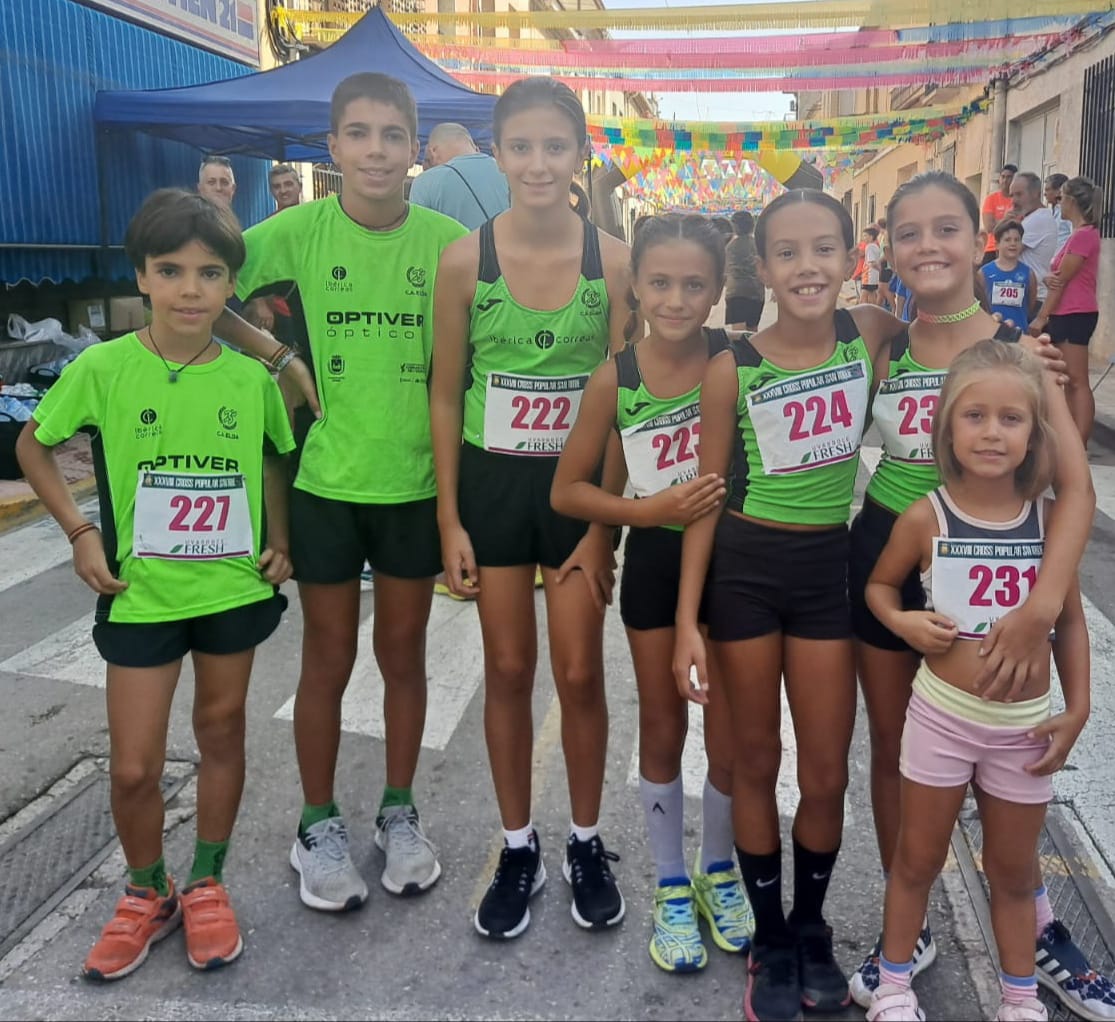 Jóvenes atletas del C. A. Elda en Monforte del Cid