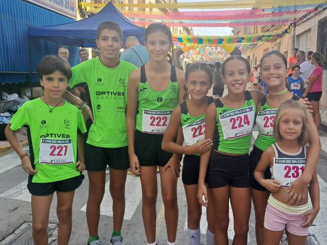 Jóvenes atletas del C. A. Elda en Monforte del Cid