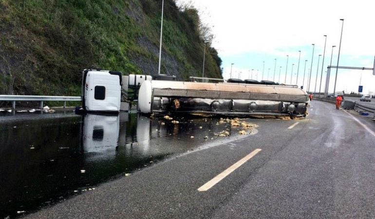 El camión trasnportaba 22.000 litros de lignosulfato de amonio
