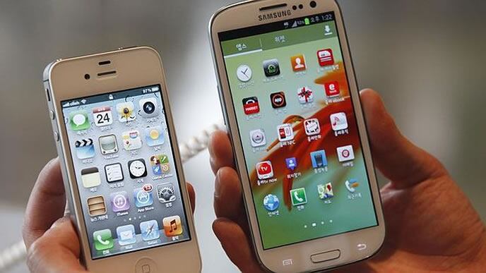 Foto comparativa entre el iPhone de Apple y el Samsung Galaxy