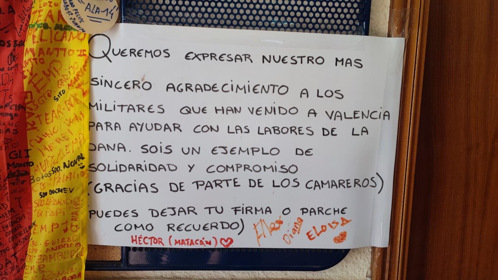 Mensajes de cariño que la población hace llegar a los militares desplegados en la zona