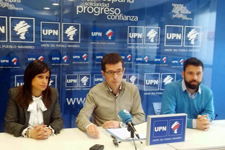 El senador Pachi Yanguas, durante una rueda de prensa en la sede regionalista.