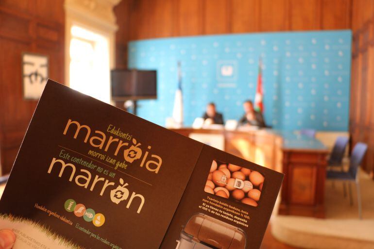 Imagen del folleto de la nueva campaña del Ayuntamiento de San Sebastián para el uso del quinto contenedor.