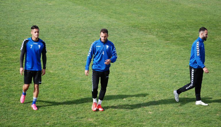 Servan, en el centro, no podrá jugar esta semana