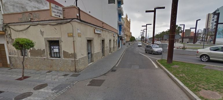 Paseo Río de la Miel esquina con Duque de Almodóvar, lugar de concentración de la prostitución en Algeciras.