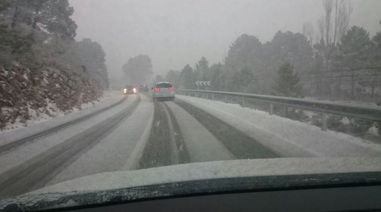 Aspecto a media tarde del domingo de la carretera entre Fuente la Higuera y Riópar