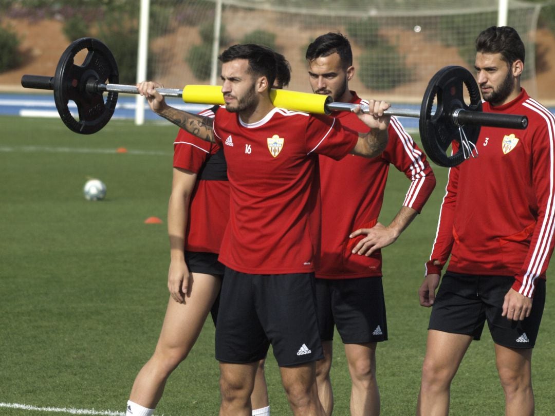 Lazo en el entrenamiento del Almería.