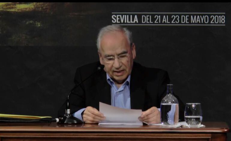 El exvicepresidente del gobierno ha inaugurado este lunes en la Fundación Cajasol las terceras jornadas Letras en Sevilla presentadas por el escritor Arturo Pérez Reverte y el periodista Jesús Vigorra 