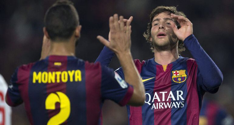 Sergio Roberto celebra su gol, tercero del equipo, con Montoya