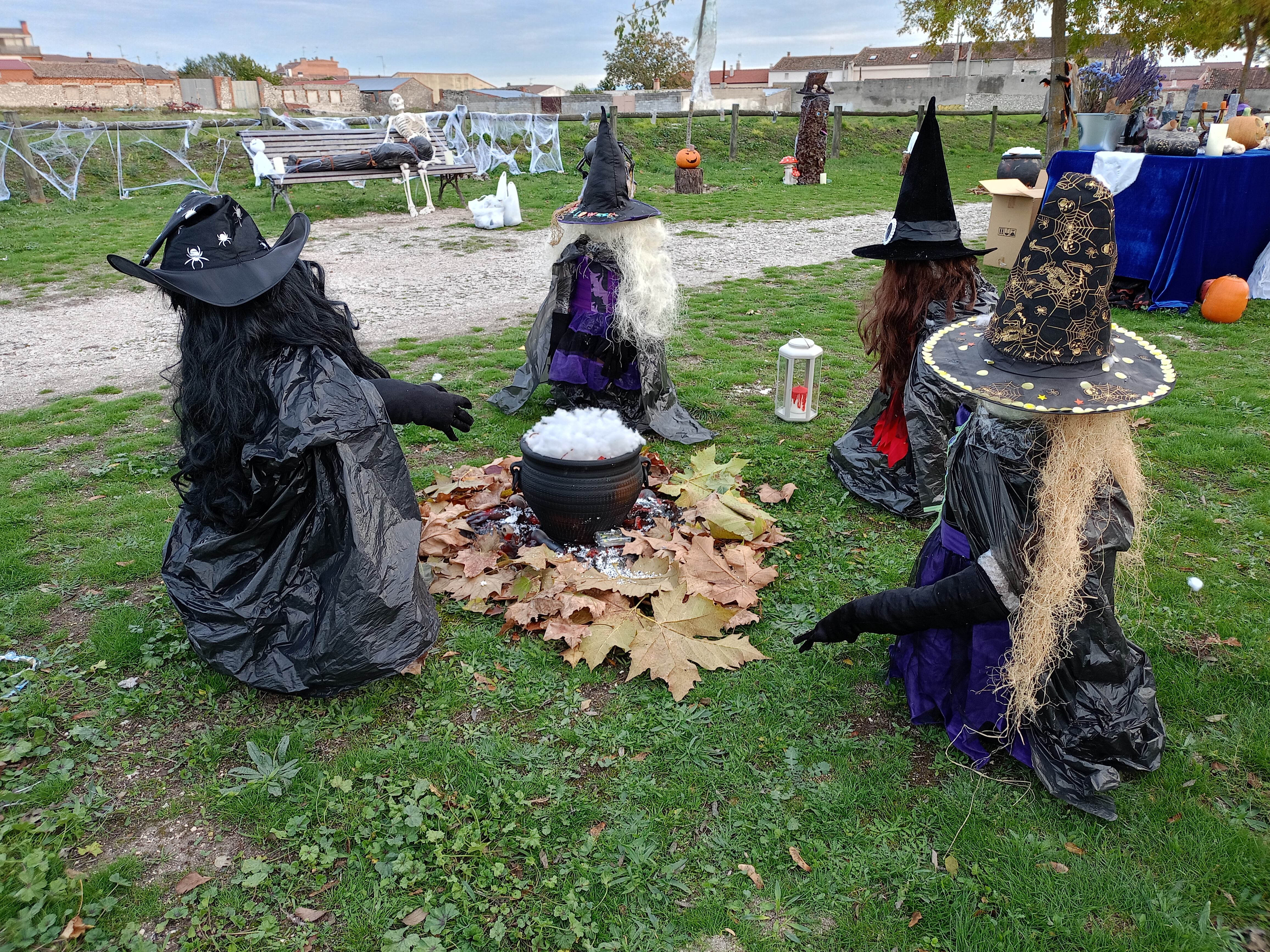 Decoración de Halloween en el barrio de San Gil de Cuéllar en años anteriores