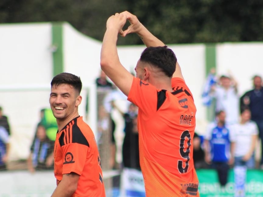 Nané celebra el gol del empate en Torremolinos