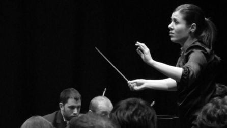 Virginia Martínez dirigiendo la Orquesta Sinfónica de la Región de Murcia. Foto archivo