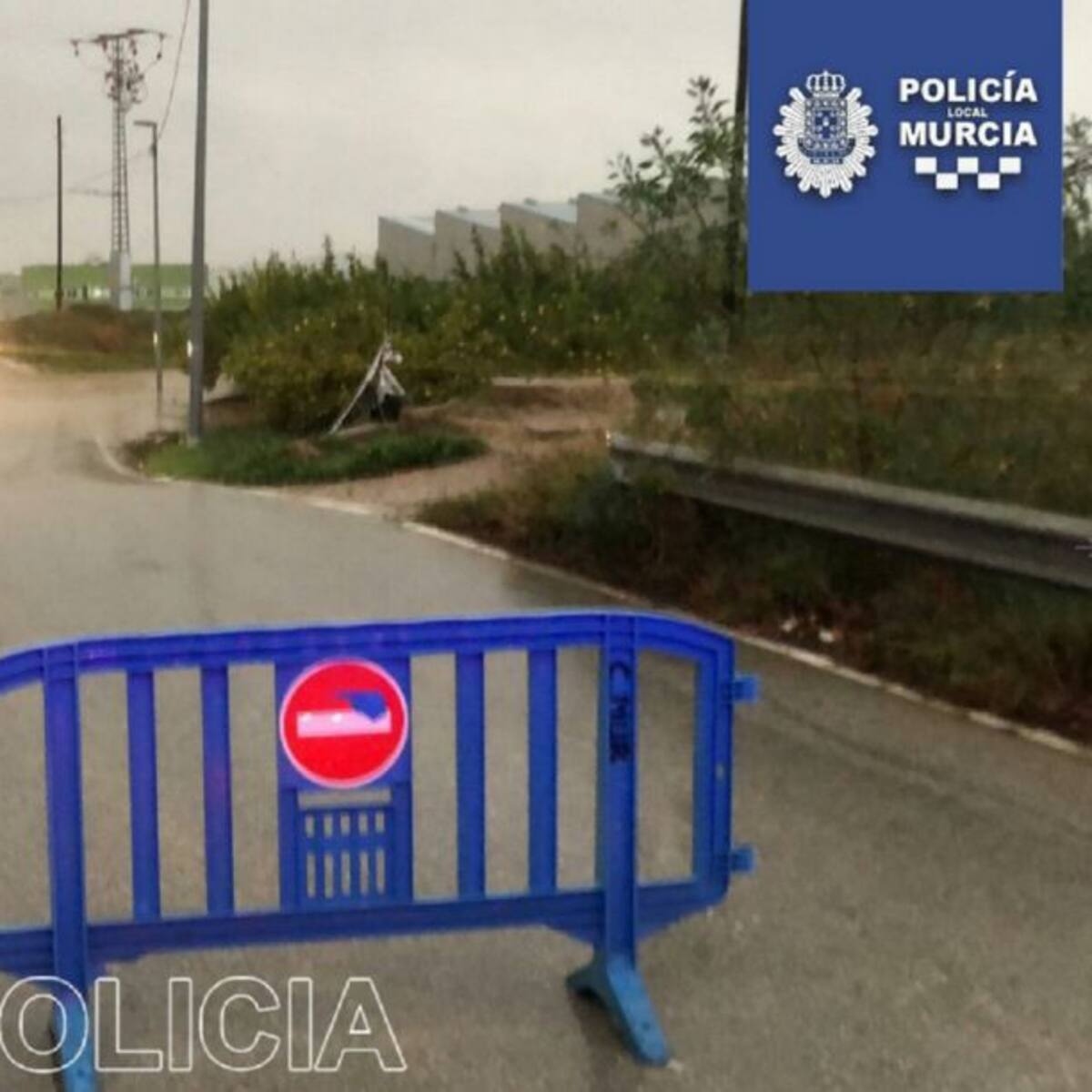 Desalojan un colegio en El Raal y cortan una veintena de calles en Murcia por acumulación de agua