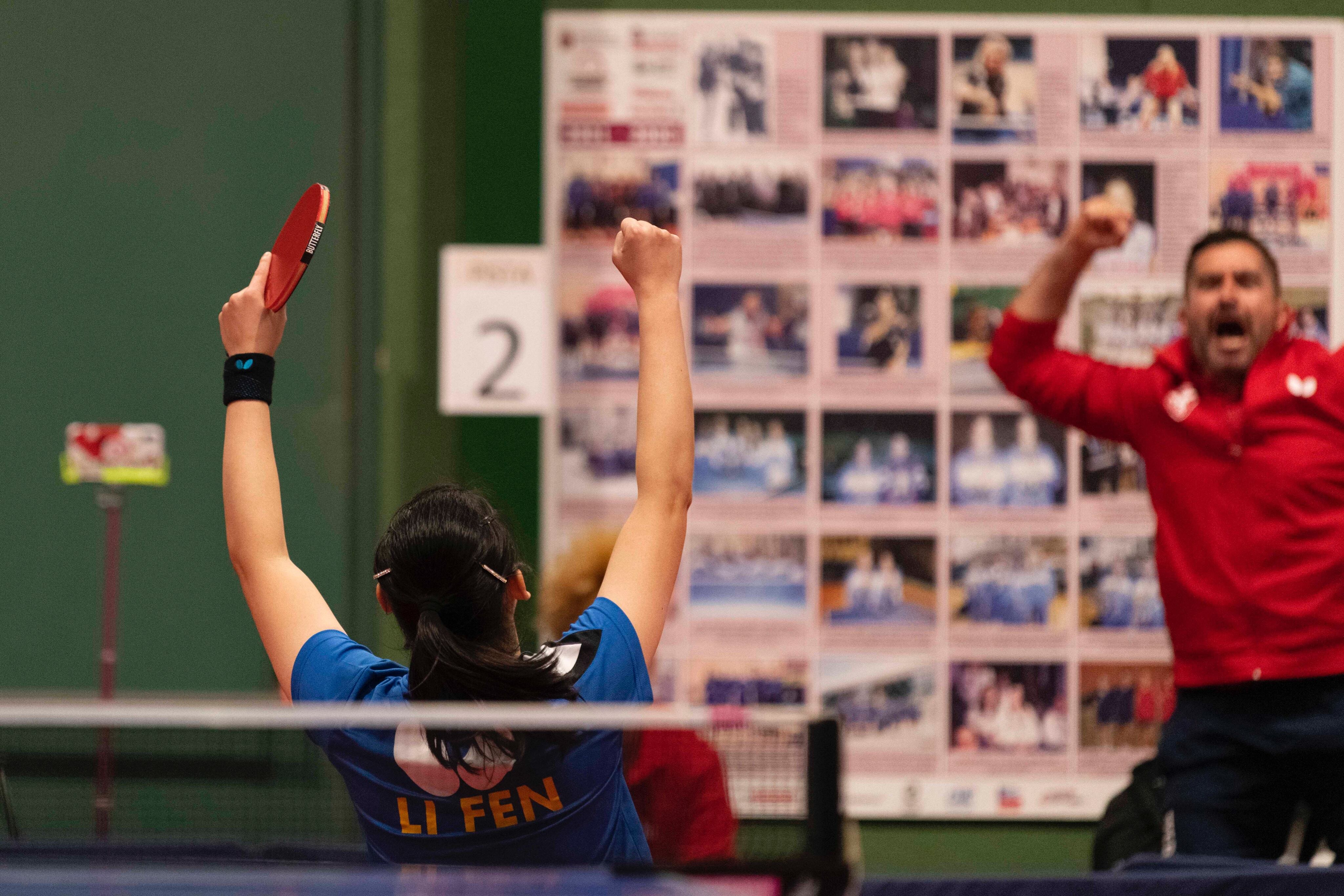 María Xiao celebra el primer punto de la final