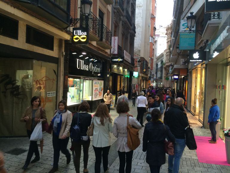 Así se veía la calle Mayor este viernes por la noche