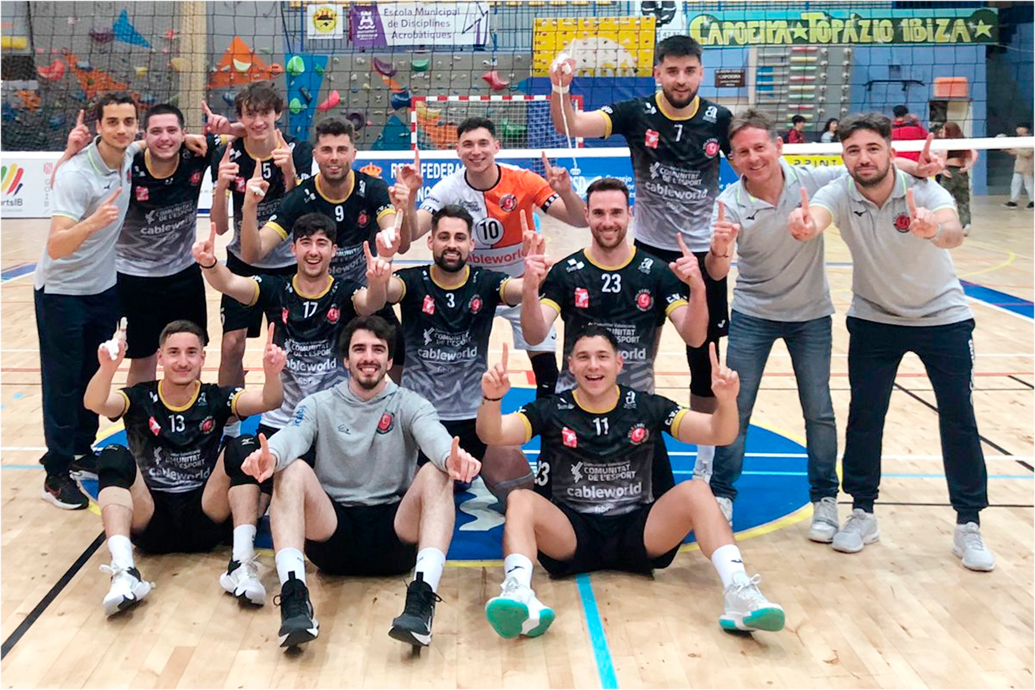 El Club Cableworld Voleibol Villena-Petrer en Ibiza