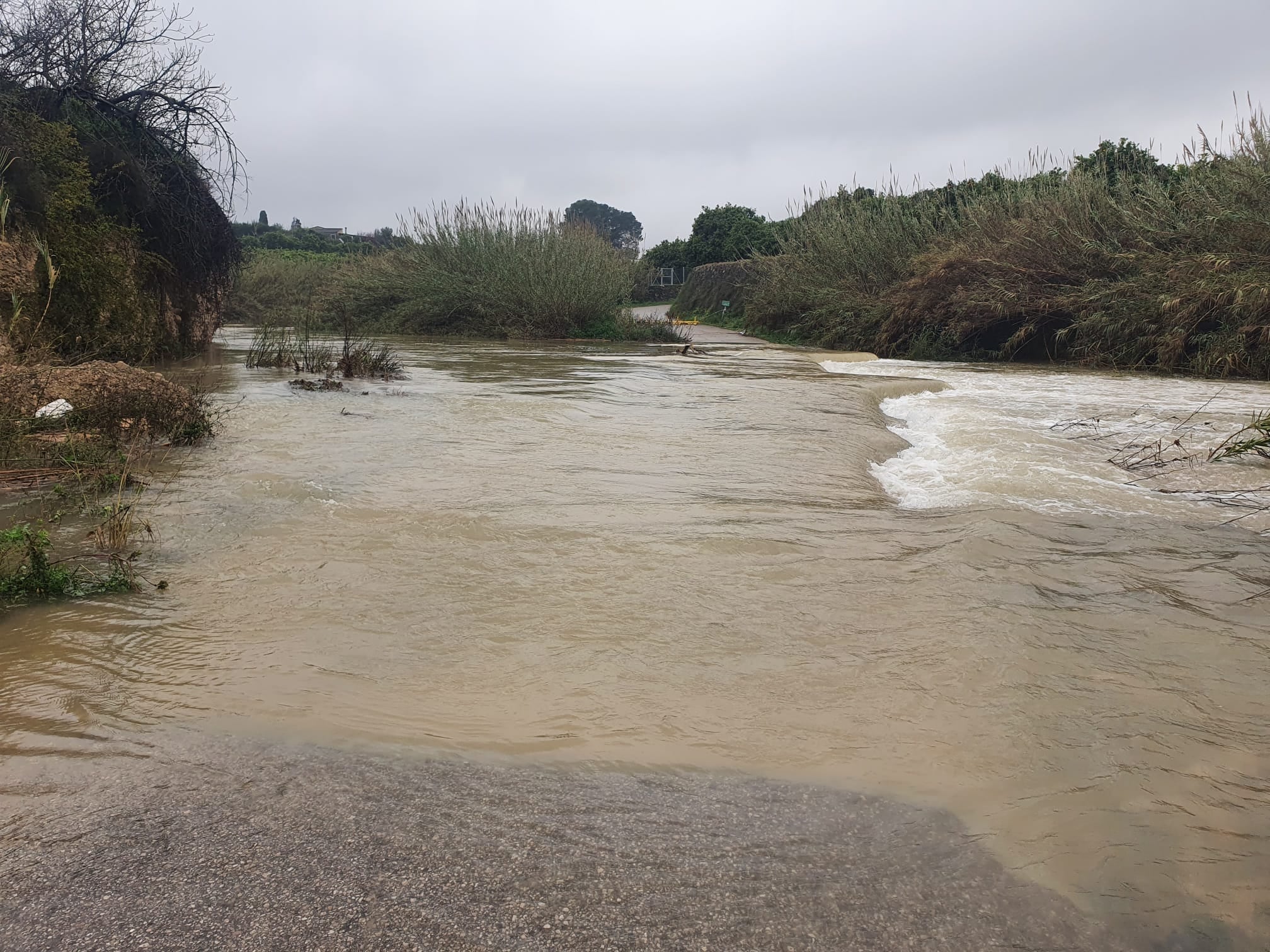 Camino Pas de Xátiva que cruza el Serpis en Beniflà