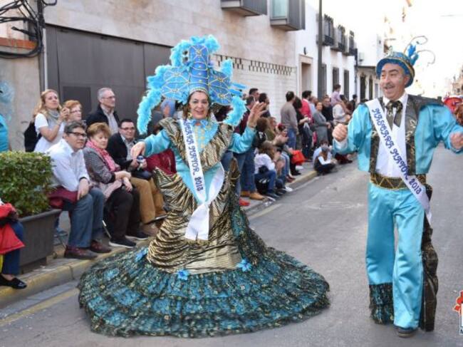 Imagen de las máscaras mayores durante el desfile de Carnaval en 2019