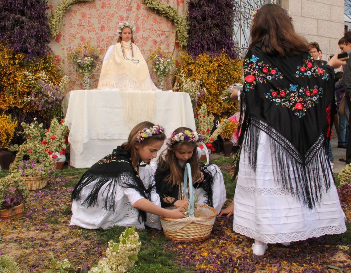 Altar de una Maya de Colmenar Viejo, fiestas declaradas de interés turístico en la Comunidad de Madrid