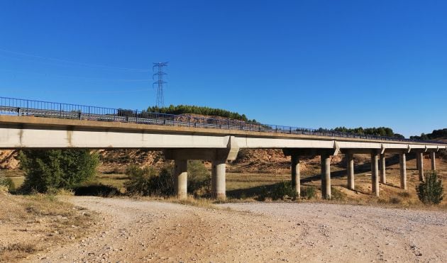 Carretera N-320 sobre el río Guadiela.