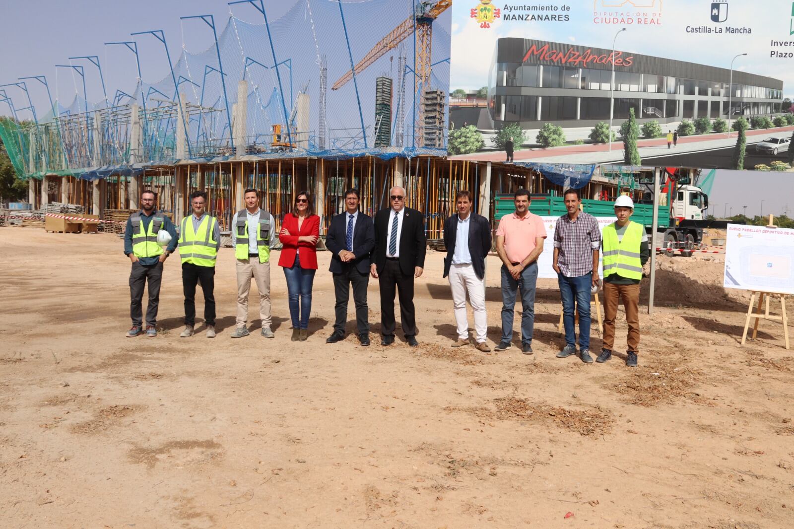 Imagen de la visita de las obras del futuro pabellón polideportivo de Manzanares (Ciudad Real)