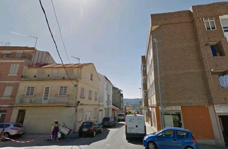 Calle Martín Lago en donde se produjo el atropello el pasado mes de febrero. El conductor colisionó con varios vehículos que estaban aparcados.