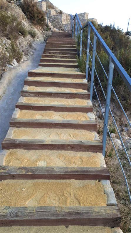 Escaleras del yacimiento El Monastil en Elda
