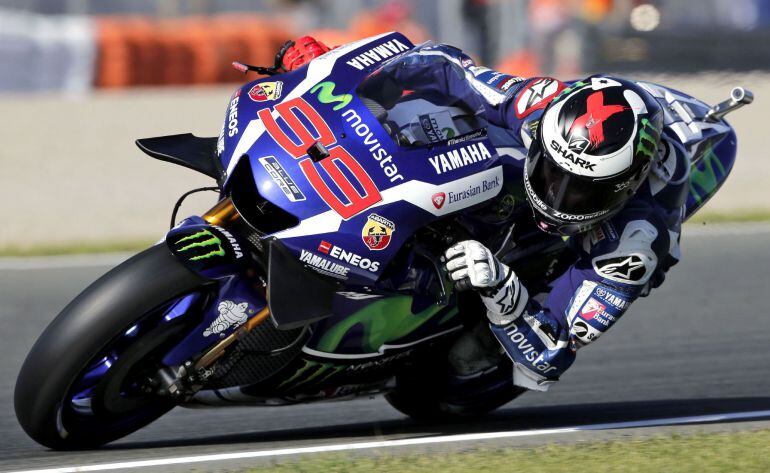 Jorge Lorenzo girando con su Yamaha en Valencia