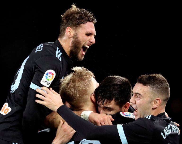  Los jugadores del Celta celebran el segundo gol del equipo ante la Real