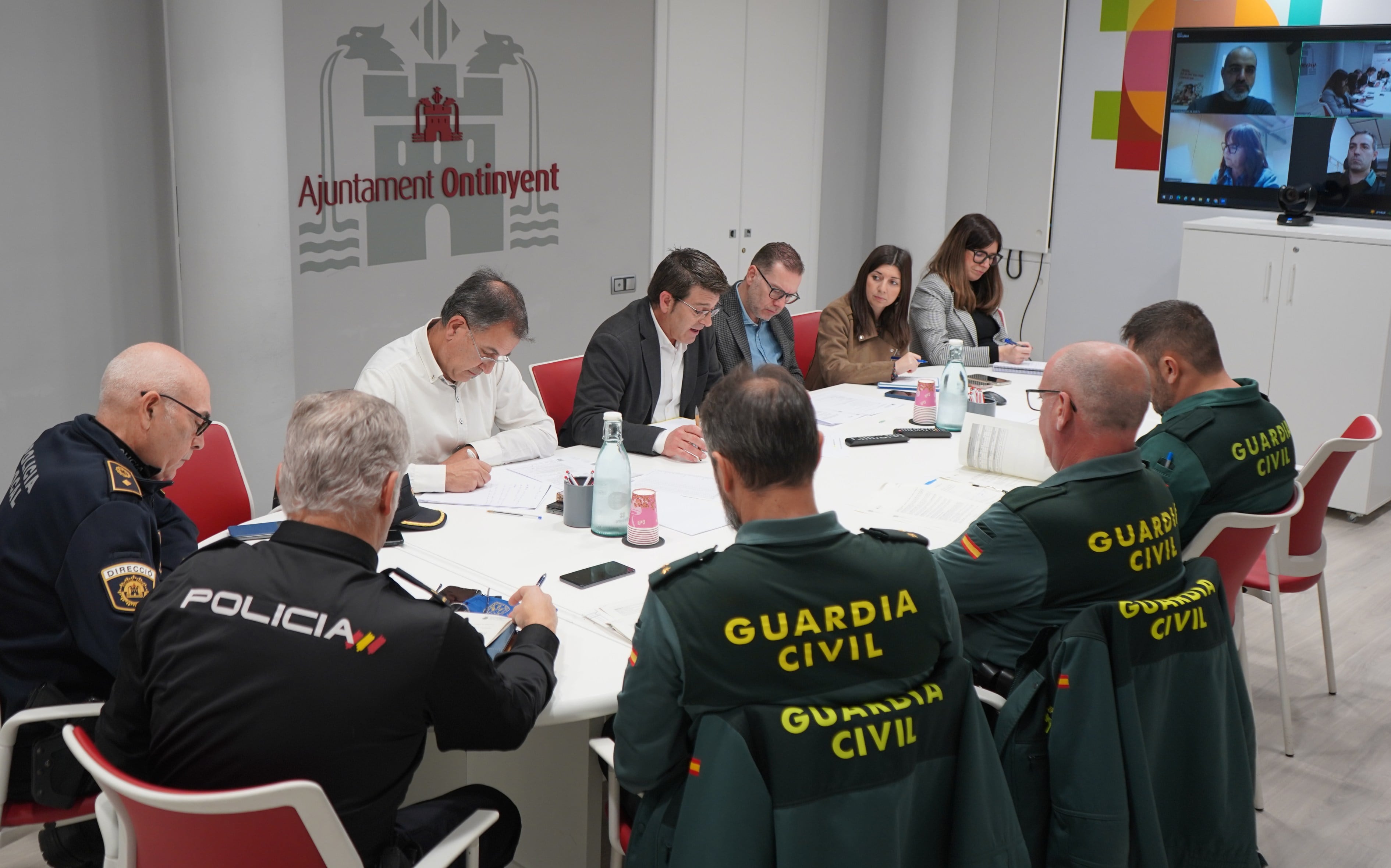 Ontinyent pide a la Delegada del Gobierno más efectivos de la Guardia Civil y una reunión para abordar los recientes robos en el término municipal