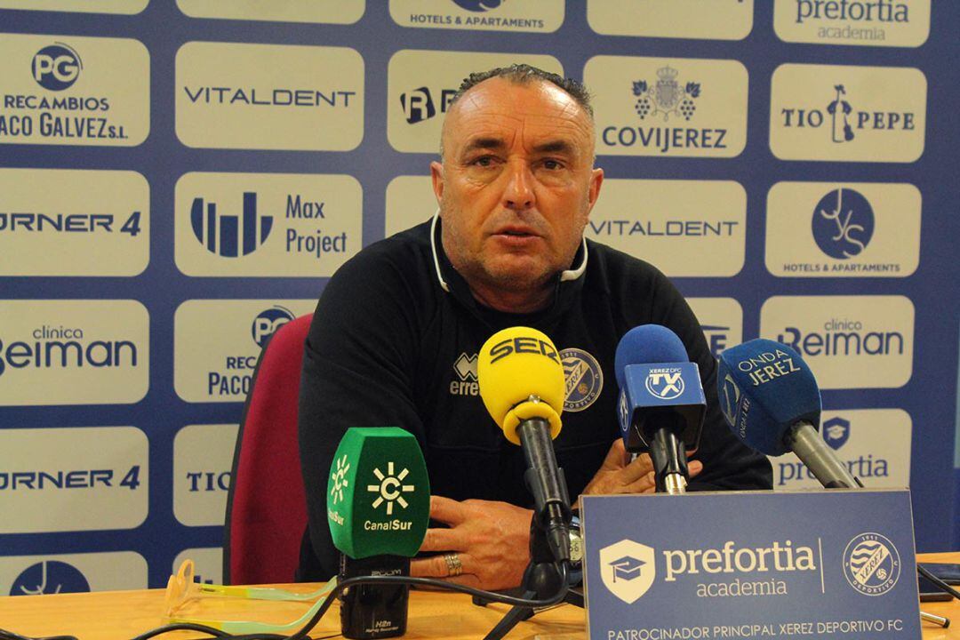 Josu Uribe durante la rueda de prensa del viernes