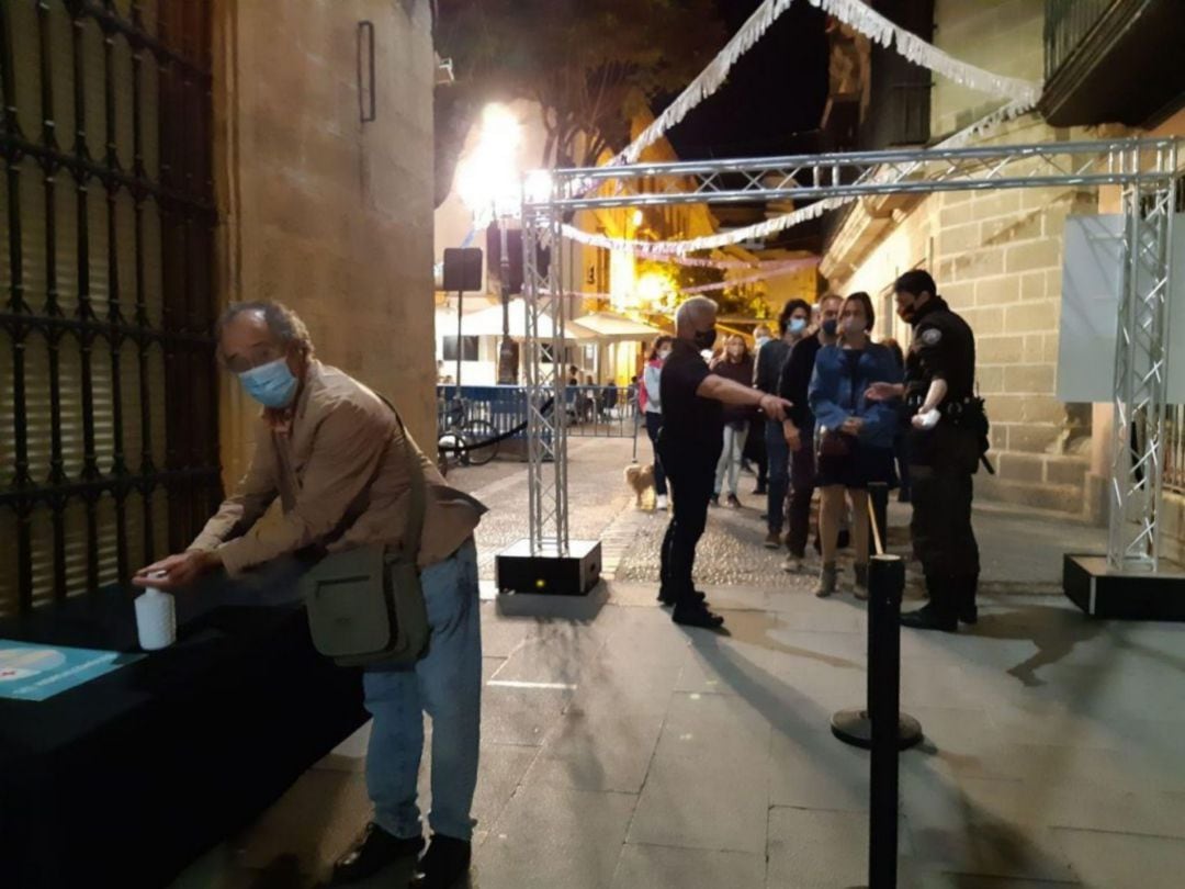 Antes de comenzar el concierto se tomaba temperatura