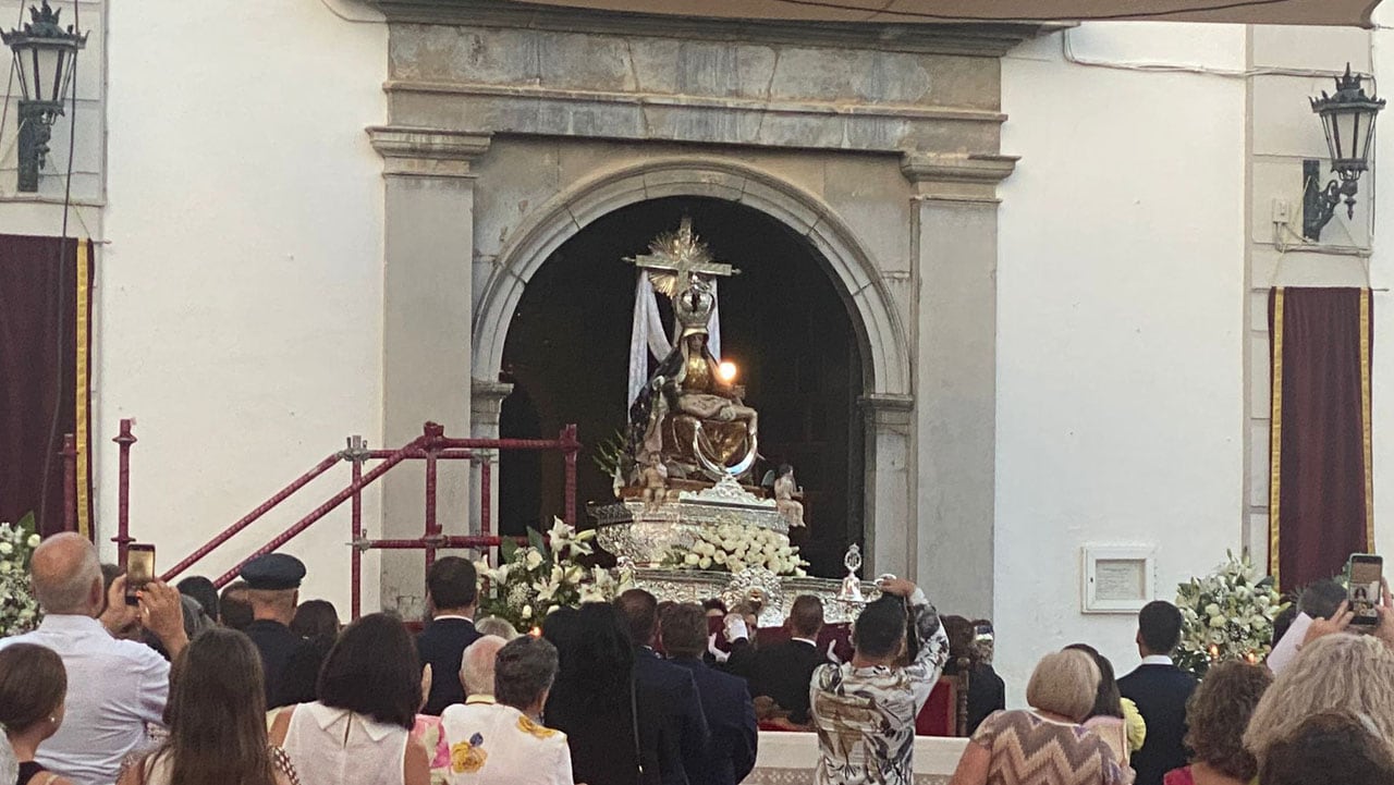 Acto de nombramiento de la Virgen de las Angutias como alcaldesa perpetua de Pinos Puente (Granada)