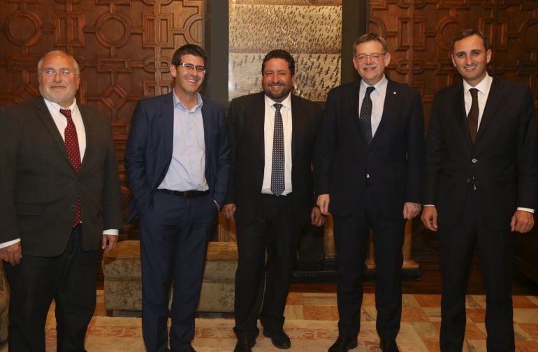 Imagen de los presidentes de las tres diputaciones con el líder del Consell, Ximo Puig