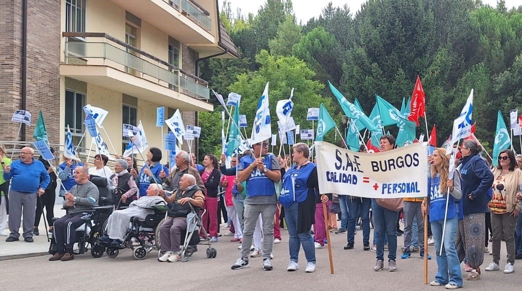 Protesta de los trabajadores de la residencia de la Junta en el complejo de Fuentes Blancas