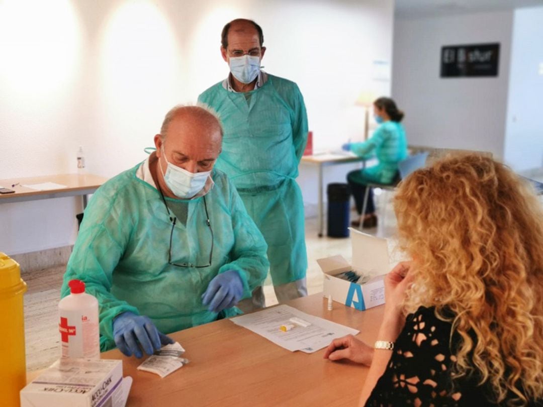 Realización de pruebas en la sede del Colegio de Médicos de Alicante