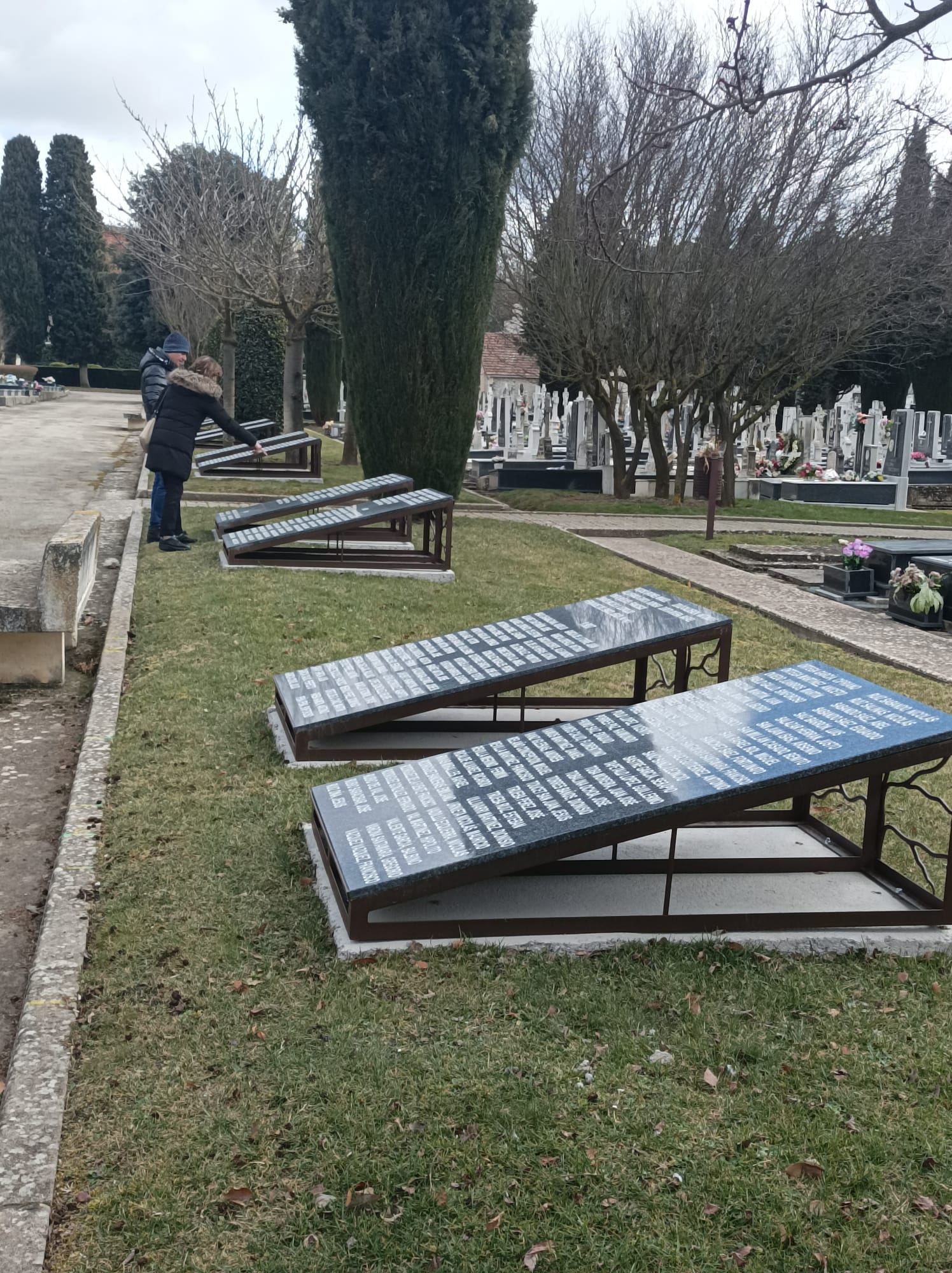 Memorial instalado en el Cementerio de Burgos a iniciativa de la Coordinadora por la Recuperación de la Memoria Histórica