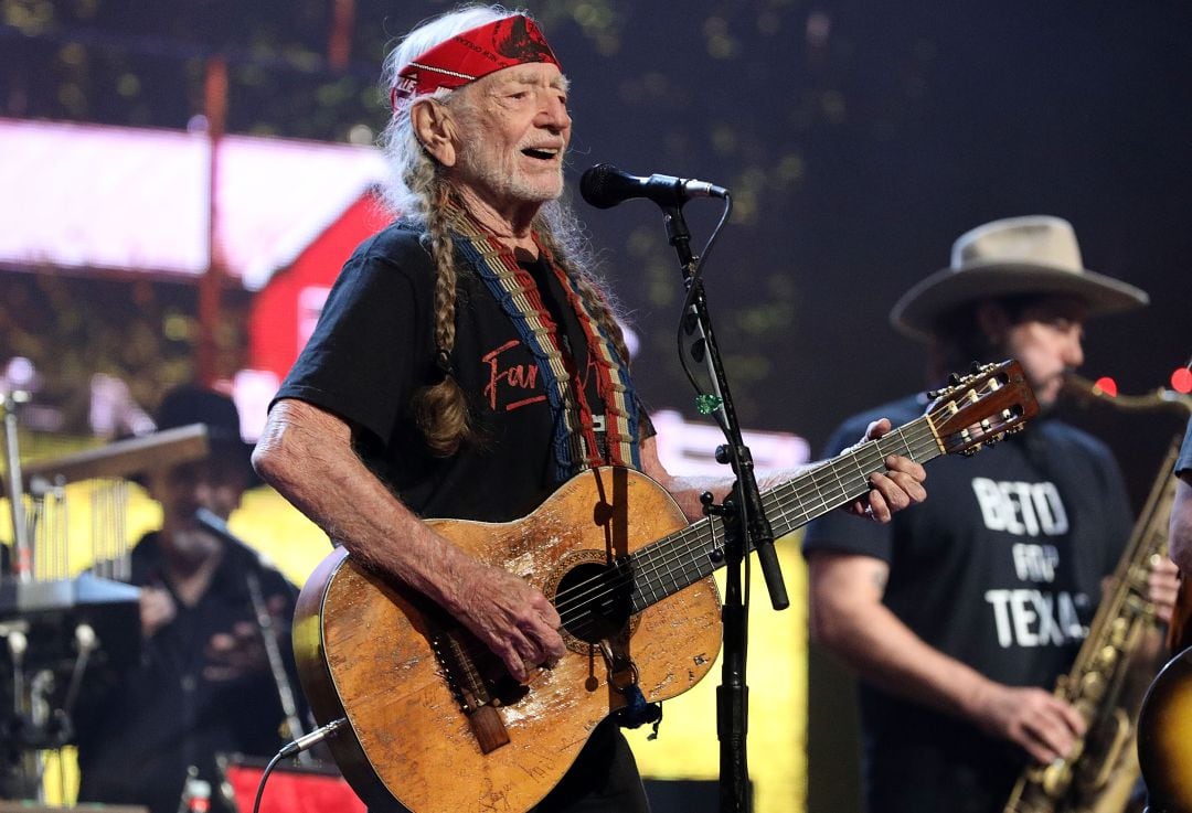 Willie Nelson durante una actuación en septiembre de 2018